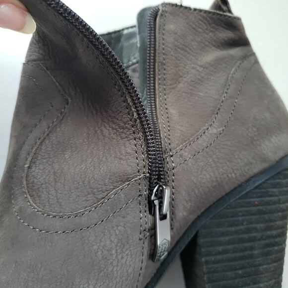 Vince Camuto Suede Fringe Ankle Womens Boots Sz 9M Boho Western Festival Chunky - Picture 7 of 14